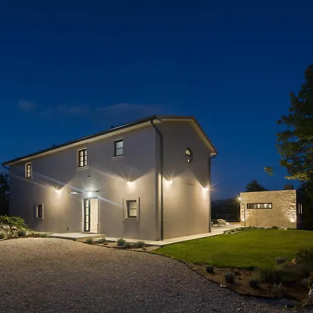 Villa Mons Caldera For 10 People With 40 M2 Infinity Heated Pool & Kids Playground