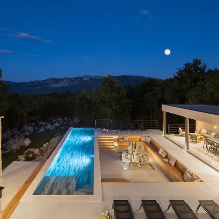 Villa Mons Caldera For 10 People With 40 M2 Infinity Heated Pool & Kids Playground
