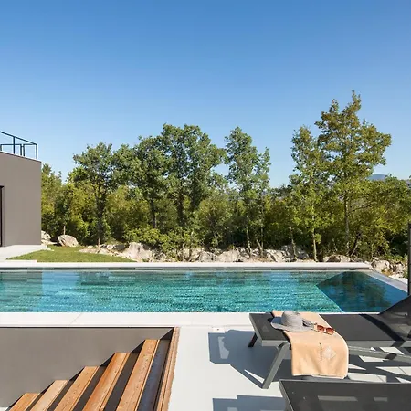 Mons Caldera For 10 People With 40 M2 Infinity Heated Pool & Kids Playground * Krsan