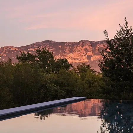 Mons Caldera For 10 People With 40 M2 Infinity Heated Pool & Kids Playground Villa *