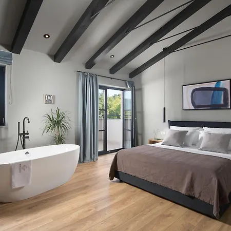 Mons Caldera For 10 People With 40 M2 Infinity Heated Pool & Kids Playground Villa *