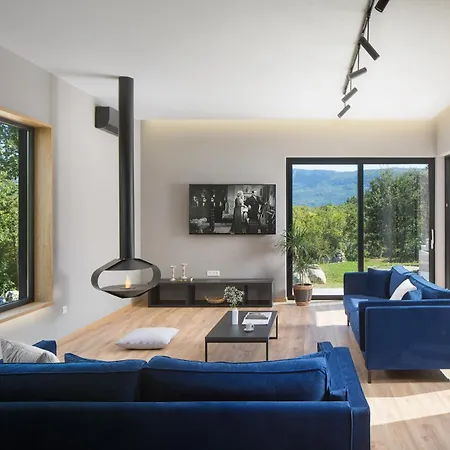 Villa Mons Caldera For 10 People With 40 M2 Infinity Heated Pool & Kids Playground *