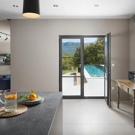Mons Caldera For 10 People With 40 M2 Infinity Heated Pool & Kids Playground Villa *