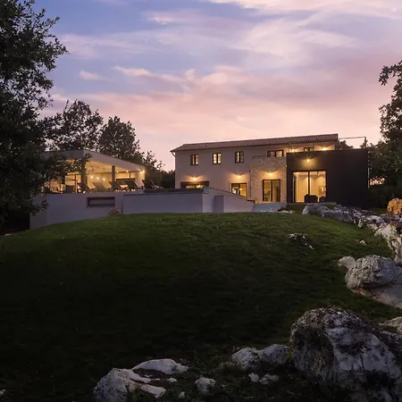Villa Mons Caldera For 10 People With 40 M2 Infinity Heated Pool & Kids Playground