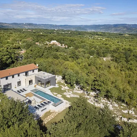 Mons Caldera For 10 People With 40 M2 Infinity Heated Pool & Kids Playground *